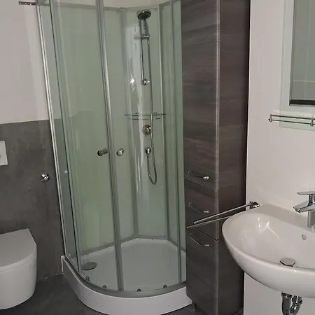 Fuer Monteure Mit Eigener Kueche Und Bad Vendégház