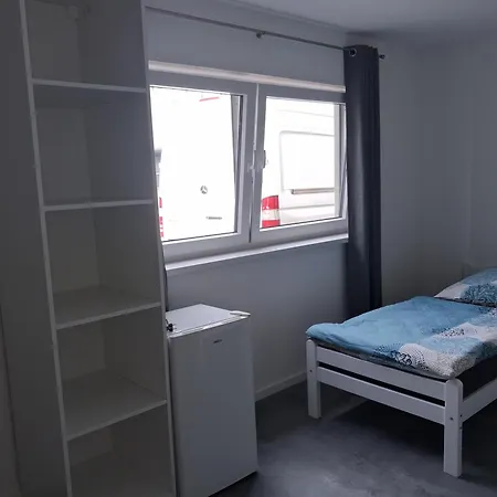 Fuer Monteure Mit Eigener Kueche Und Bad Vendégház *